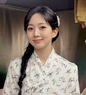 NMIXX nember (HAEWON)